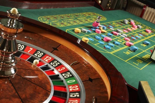 badai 100 AduQ game interface showing Andar Bahar betting positions and Teen Patti hand rankings